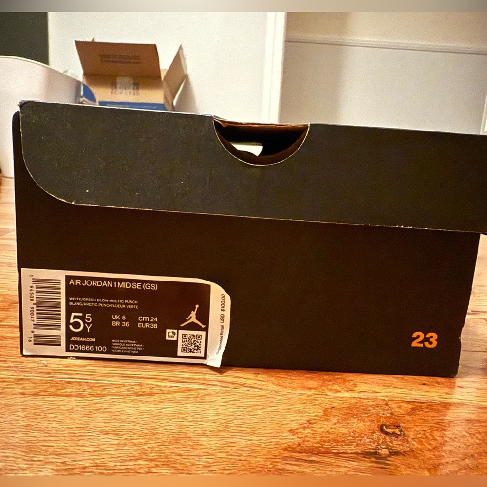 Air Jordan 1 Mid SE GS 'Ice Cream'
*In Box* - Picture 4 of 5